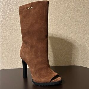 NEW. DKNY Women's Chestnut Suede Heeled Boots COLOR DARK COGNAC